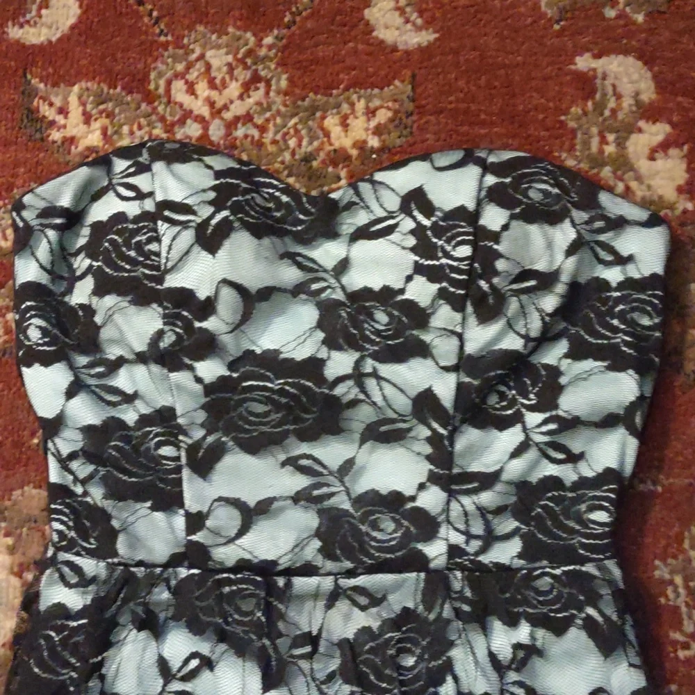 Vintage 2000s sweetheart lace prom dress - Picture 2 of 10